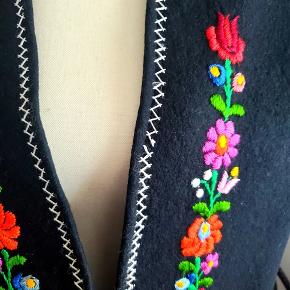 Vintage 60s Felt Embroidered Flower Power Vest - Picture 6 of 10